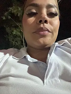 Snapshot of EmilyDuran_ chatting on June 13, 5:05 am EmilyDuran online show from June 13, 5:05 am