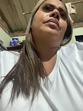 Snapshot of EmilyDuran_ chatting on June 26, 1:10 am EmilyDuran online show from June 26, 1:10 am