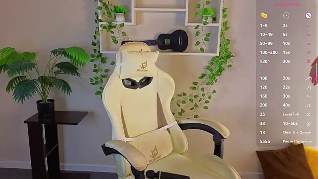 Roxy Sunnny online show from December 16, 9:25 am