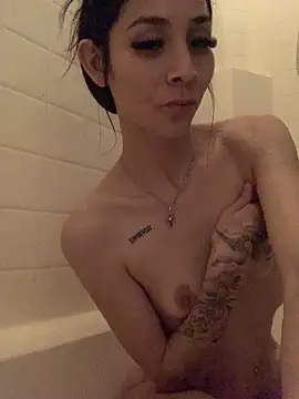 Snapshot of lovinlush chatting on February 21, 10:11 pm lovinlush online show from February 21, 10:11 pm