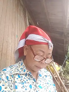 Snapshot of VangLe73 chatting on September 22, 2:24 am VangLe73 online show from September 22, 2:24 am