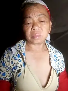 Snapshot of VangLe73 chatting on October 15, 1:11 pm VangLe73 online show from October 15, 1:11 pm