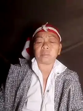 Snapshot of VangLe73 chatting on October 22, 11:21 am VangLe73 online show from October 22, 11:21 am