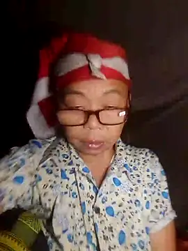 Snapshot of VangLe73 chatting on October 27, 11:14 am VangLe73 online show from October 27, 11:14 am