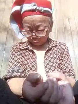 Snapshot of VangLe73 chatting on November 24, 8:14 am VangLe73 online show from November 24, 8:14 am