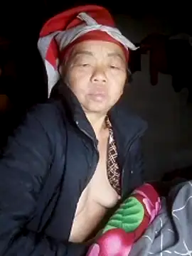 Snapshot of VangLe73 chatting on November 24, 8:19 pm VangLe73 online show from November 24, 8:19 pm