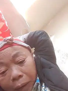 Snapshot of VangLe73 chatting on December 15, 6:06 am VangLe73 online show from December 15, 6:06 am