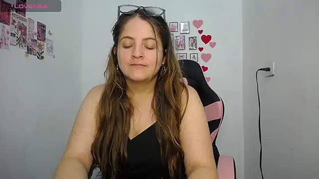 Snapshot of Pregnant_Kloe chatting on May 14, 10:27 pm Pregnant Kloe online show from May 14, 10:27 pm