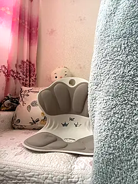 Snapshot of Alicia066 chatting on December 2, 5:35 am Alicia066 online show from December 2, 5:35 am