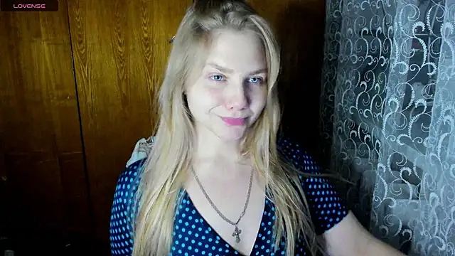 Snapshot of AlinaMors chatting on October 23, 9:24 pm AlinaMors online show from October 23, 9:24 pm