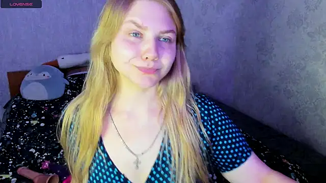 Snapshot of AlinaMors chatting on October 27, 9:46 am AlinaMors online show from October 27, 9:46 am