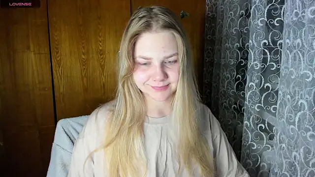 Snapshot of AlinaMors chatting on November 9, 8:40 pm AlinaMors online show from November 9, 8:40 pm