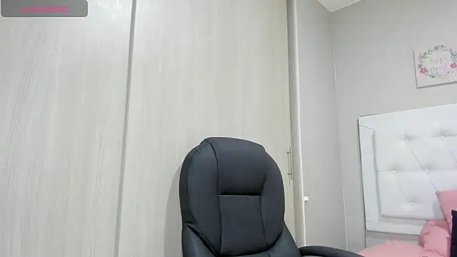 Snapshot of andrea__hills chatting on October 10, 6:51 pm andrea hills online show from October 10, 6:51 pm