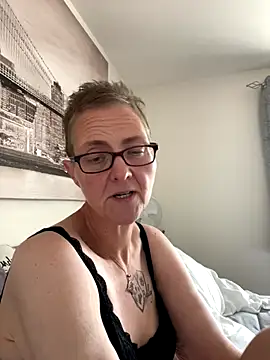 Snapshot of Curvy-Jinx chatting on September 23, 7:44 am Curvy-Jinx online show from September 23, 7:44 am