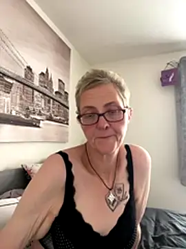 Curvy-Jinx online show from November 11, 10:37 am