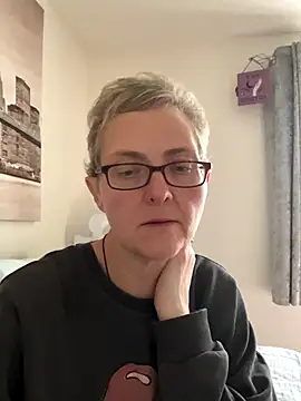 Curvy-Jinx online show from November 27, 8:16 am