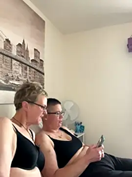 Curvy-Jinx online show from December 3, 9:40 am