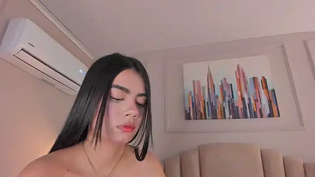 Snapshot of mia_kisses2 chatting on August 5, 4:37 am mia kisses2 online show from August 5, 4:37 am