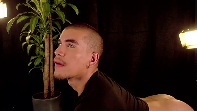brunoorangel1 online show from July 28, 11:04 pm