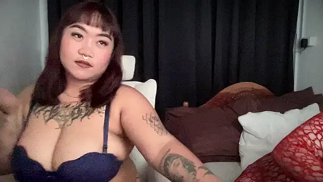 Snapshot of Bella_Bumzyyy chatting on November 12, 6:47 am Bella Bumzyyy online show from November 12, 6:47 am