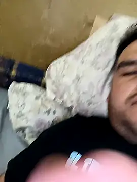 Snapshot of alber907 chatting on October 11, 2:37 pm alber907 online show from October 11, 2:37 pm