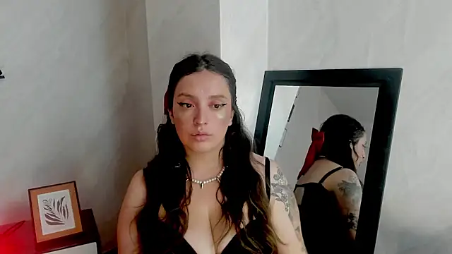 Snapshot of BrithaniKy chatting on December 5, 6:04 pm BrithaniKy online show from December 5, 6:04 pm