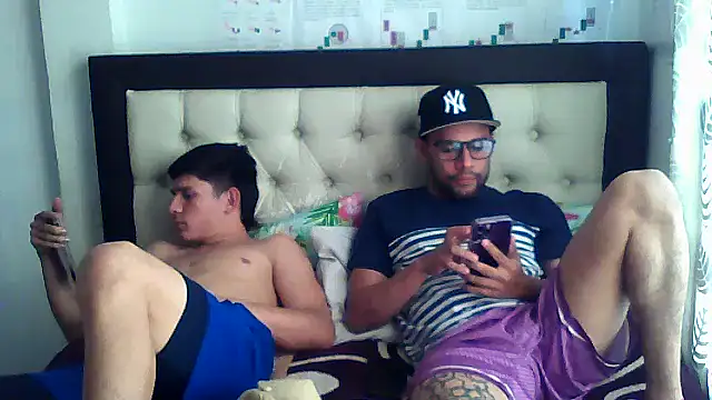 Snapshot of BoysONFireXXX chatting on February 14, 10:28 pm BoysONFireXXX online show from February 14, 10:28 pm