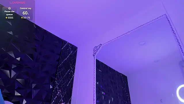 katierouge  online show from October 29, 6:04 am