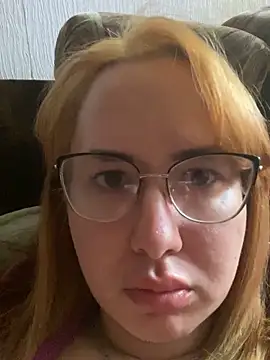 Snapshot of MelissaWeorau chatting on April 15, 7:37 am MelissaWeorau online show from April 15, 7:37 am