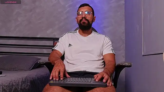 vincentjaxon online show from April 30, 6:47 pm