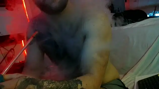 Snapshot of Luv2SuckBWC92 chatting on October 22, 9:42 am Luv2SuckBWC92 online show from October 22, 9:42 am