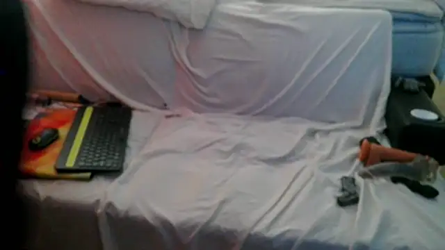 Snapshot of Luv2SuckBWC92 chatting on October 25, 5:19 pm Luv2SuckBWC92 online show from October 25, 5:19 pm