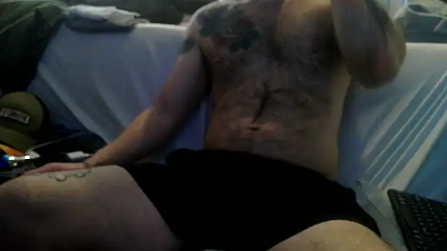 Snapshot of Luv2SuckBWC92 chatting on November 2, 6:10 pm Luv2SuckBWC92 online show from November 2, 6:10 pm