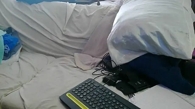 Snapshot of Luv2SuckBWC92 chatting on November 13, 7:13 pm Luv2SuckBWC92 online show from November 13, 7:13 pm