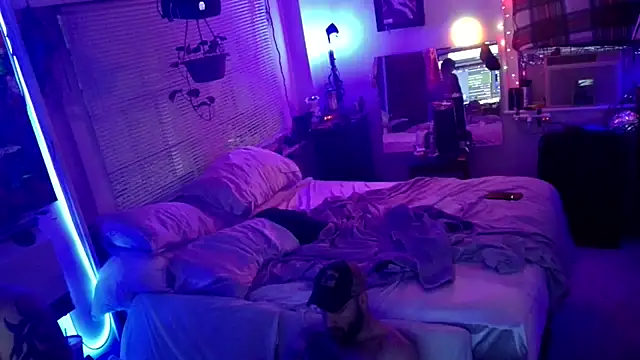 Snapshot of Luv2SuckBWC92 chatting on November 16, 11:49 am Luv2SuckBWC92 online show from November 16, 11:49 am