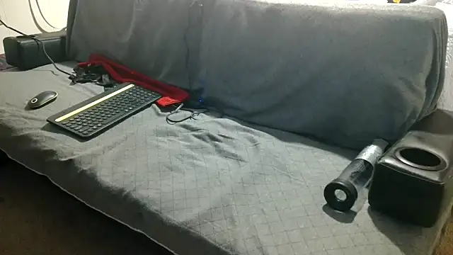 Snapshot of Luv2SuckBWC92 chatting on November 20, 4:23 am Luv2SuckBWC92 online show from November 20, 4:23 am