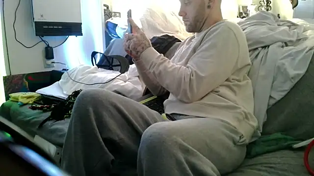 Snapshot of Luv2SuckBWC92 chatting on December 1, 9:20 pm Luv2SuckBWC92 online show from December 1, 9:20 pm