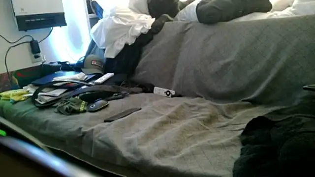 Snapshot of Luv2SuckBWC92 chatting on December 3, 4:38 pm Luv2SuckBWC92 online show from December 3, 4:38 pm