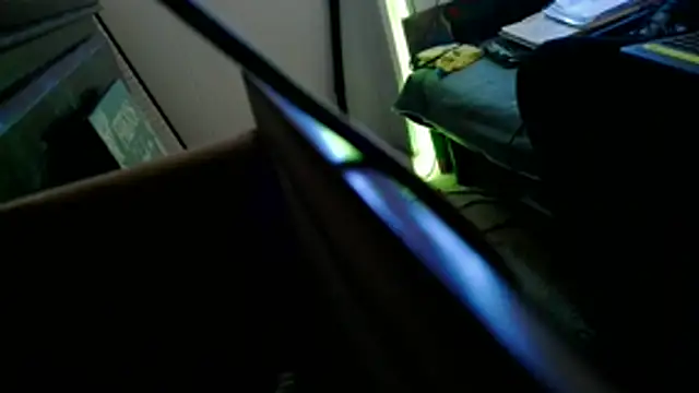 Snapshot of Luv2SuckBWC92 chatting on December 4, 5:39 am Luv2SuckBWC92 online show from December 4, 5:39 am