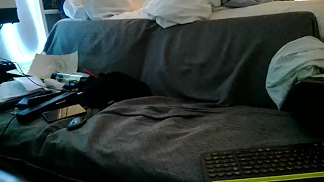 Snapshot of Luv2SuckBWC92 chatting on December 4, 6:16 pm Luv2SuckBWC92 online show from December 4, 6:16 pm