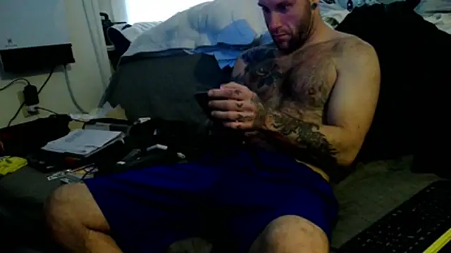 Snapshot of Luv2SuckBWC92 chatting on December 5, 4:03 pm Luv2SuckBWC92 online show from December 5, 4:03 pm