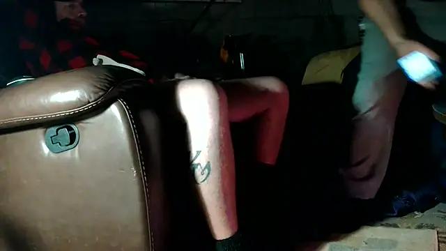 Snapshot of Luv2SuckBWC92 chatting on December 18, 3:07 pm Luv2SuckBWC92 online show from December 18, 3:07 pm