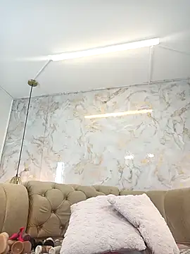 nathaliamiller online show from November 25, 7:03 pm