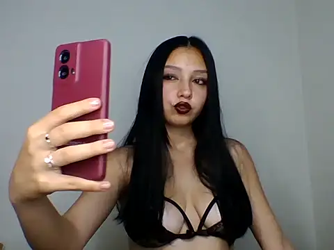 Snapshot of babyenyell chatting on November 2, 4:04 am babyenyell online show from November 2, 4:04 am