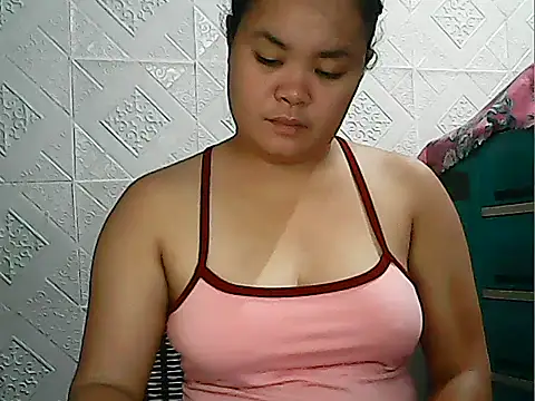 Snapshot of CreamyPussy4uxx chatting on May 5, 2:03 pm CreamyPussy4uxx online show from May 5, 2:03 pm