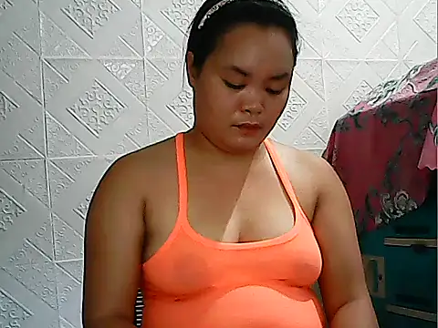 Snapshot of CreamyPussy4uxx chatting on May 16, 12:51 am CreamyPussy4uxx online show from May 16, 12:51 am