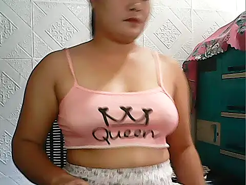 Snapshot of CreamyPussy4uxx chatting on May 22, 2:30 am CreamyPussy4uxx online show from May 22, 2:30 am
