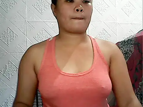 Snapshot of CreamyPussy4uxx chatting on June 8, 2:23 am CreamyPussy4uxx online show from June 8, 2:23 am