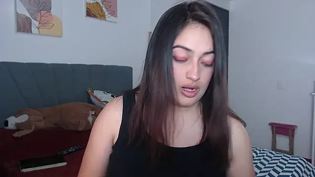 Snapshot of Meggan_n chatting on December 4, 1:59 am Meggan n online show from December 4, 1:59 am