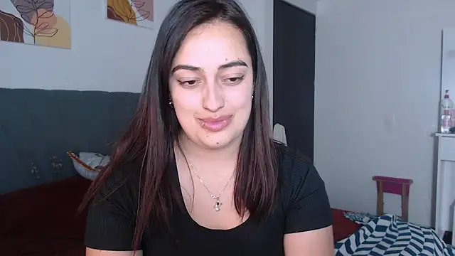 Snapshot of Meggan_n chatting on December 5, 4:21 am Meggan n online show from December 5, 4:21 am